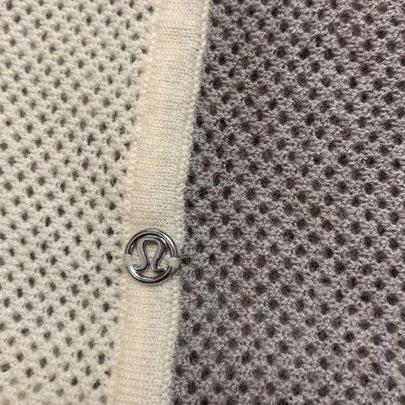 Lululemon Infinity Scarf No Snaps - Picture 2 of 4